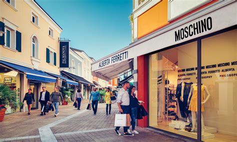 palmanova village shopping